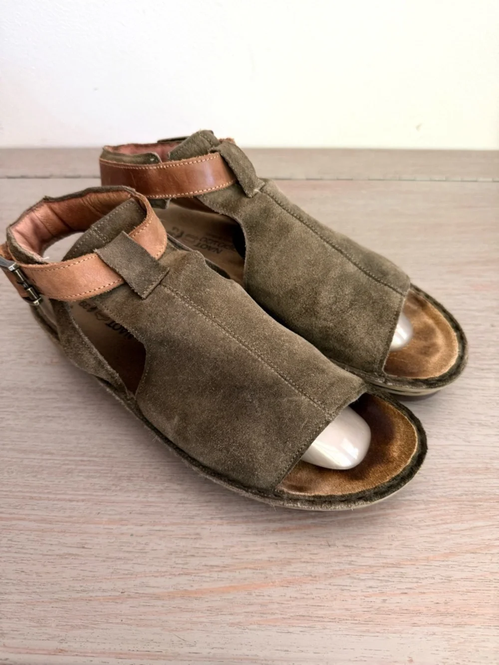 Naot Verbena Olive Suede Leather Boho Sandals EU 39  US 8 Euro Comfort Earthy